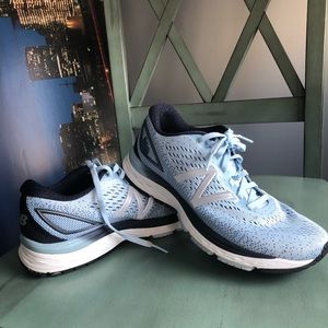 Women’s New Balance 880v9 size 8